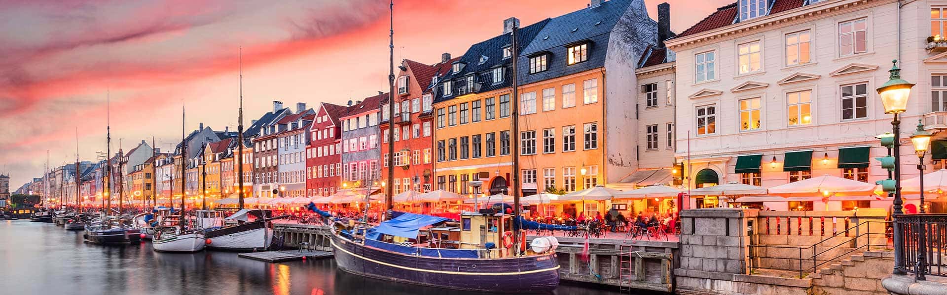 Der Nyhavn Ist Der Beliebte Treffpunkt In Kopenhagen